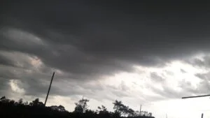 Doble alerta por tormentas y vientos fuertes para Corrientes