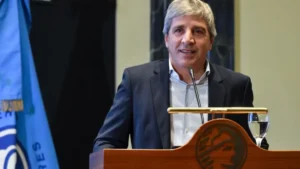 Caputo llamó “anticristo” a Kicillof y “miserables” a quienes piden devaluación
