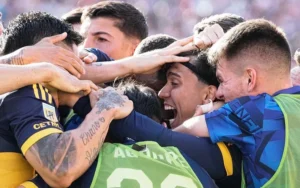 Boca venció a Estudiantes, lidera su zona y se mantiene en puestos de Libertadores