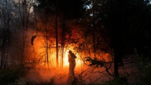 Altas temperaturas reavivaron incendios en Chubut y complican el control del fuego