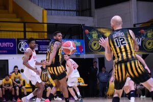 Sexto triunfo al hilo de “Comu” en Mercedes y descenso de Huracán Las Heras