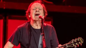 Stevie Young recibió el alta médico tras su internación