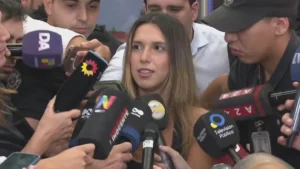 “Terminó esta pesadilla”, dijo Agostina Páez al volver al país