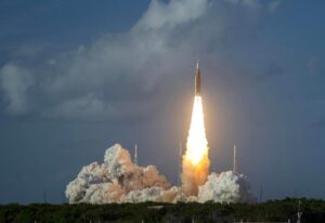 Despegó el Artemis II, la misión tripulada que orbitará la Luna