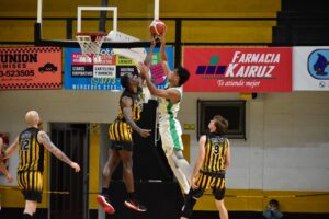 “Comu” vs. Barrio Parque, capítulo cuatro en Mercedes