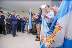 El gobernador Juan Pablo Valdés despidió a los excombatientes que viajan a Malvinas