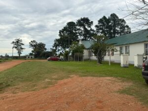 En Libres, trabajos de limpieza y corte de pasto en el barrio “Palmar”
