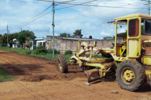 En Libres Paso de los Libres, nivelan calles del barrio “Catamarca”
