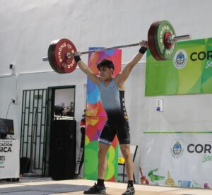Domingo Meza, representante argentino en el Mundial Juvenil de Levantamiento de Pesas