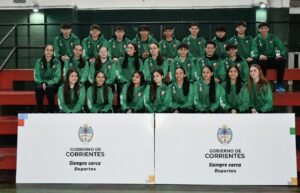 El Gobierno entregó indumentaria a seleccionados de vóley que viajarán a Miramar