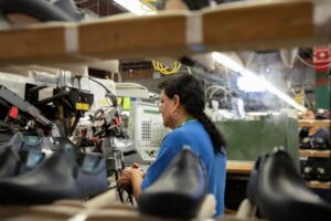 Cerró una histórica fábrica de calzados en Córdoba y despidió a 40 empleados