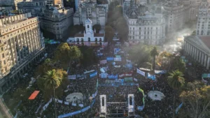 Miles de personas reclamaron financiamiento universitario al Gobierno de Milei