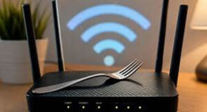 Un tenedor sobre el router WiFi
