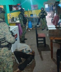 Allanamiento y 2 detenidos tras operativo de la Policía de Corrientes en San Cosme