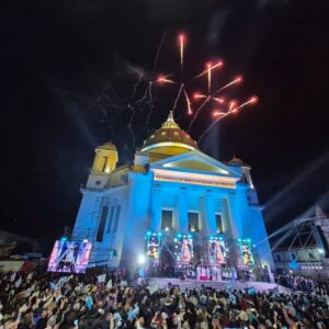 Peregrinos celebran a la Virgen, en el 126° aniversario de su Coronación Pontificia