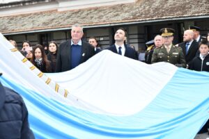 Valdés ratificó su compromiso con Mercedes y anunció recursos para casas e inversiones