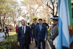 En Mantilla, Valdés anunció más casas y ratificó compromiso con el desarrollo local