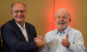 El vicepresidente de Brasil dijo que los ataques de Milei “perjudican a la Argentina”