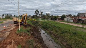 El Municipio libreño inició la limpieza del canal en el barrio “Caá Guazú”