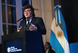 “Mi mandato es bajar la inflación y hacer crecer la economía, y cumpliré”, dijo Milei
