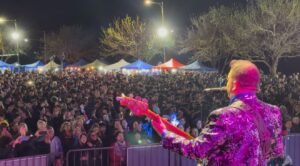 Paso de los Libres recibió sus 183 años con música junto al río