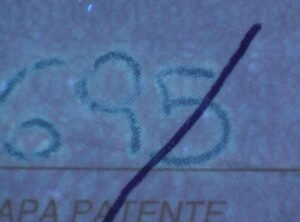 Investigación del orden exacto de firmas e impresiones en documentos dudosos