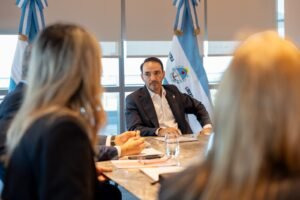 Valdés anunció nuevos programas de vivienda y la modernización del INVICO