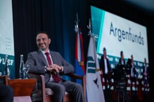 Valdés expuso en Iguazú el modelo correntino para atraer inversión y generar desarrollo