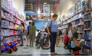 El consumo de hogares volvió a caer en agosto y registró una baja interanual del 1,1%