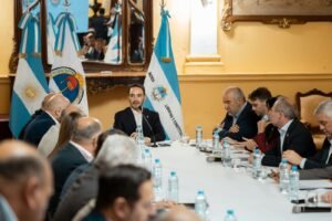 Valdés convocó al COE para coordinar acciones ante la crecida del río Paraná