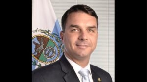 La Justicia brasileña prohibió salir del país a Flávio Bolsonaro tras la derrota electoral