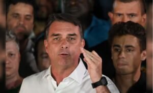 Flávio Bolsonaro llegó a EEUU con su familia y el Gobierno de Trump les dará visas