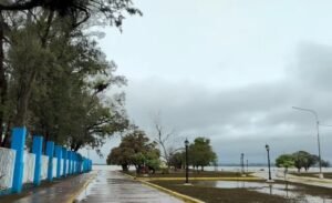 El río Uruguay baja en Libres y el Municipio mantiene la asistencia a 31 evacuados