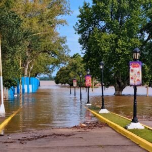 Mientras el río Uruguay baja, el Municipio libreño sigue asistiendo a 6 familias