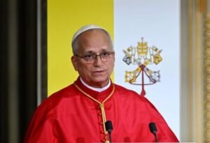 El papa León XIV pasó “bien la noche”, se levantó y desayunó