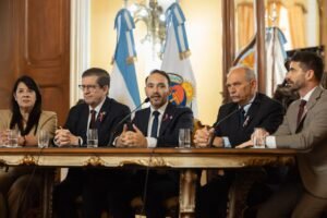 Valdés presentó “Primeros Latidos”, un programa para embarazadas y recién nacidos