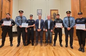 Reconocieron a los policías que salvaron la vida de un bebé